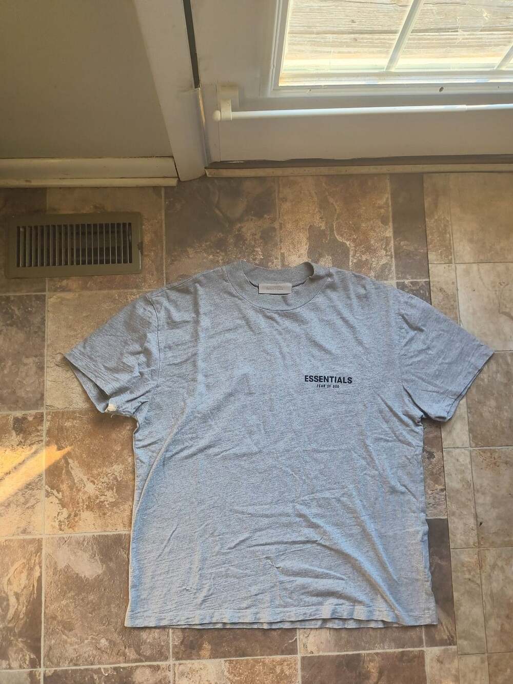 Fear of God Essentials Dark Oatmeal Short Sleeve T-Shirt Tee Size Medium SS22